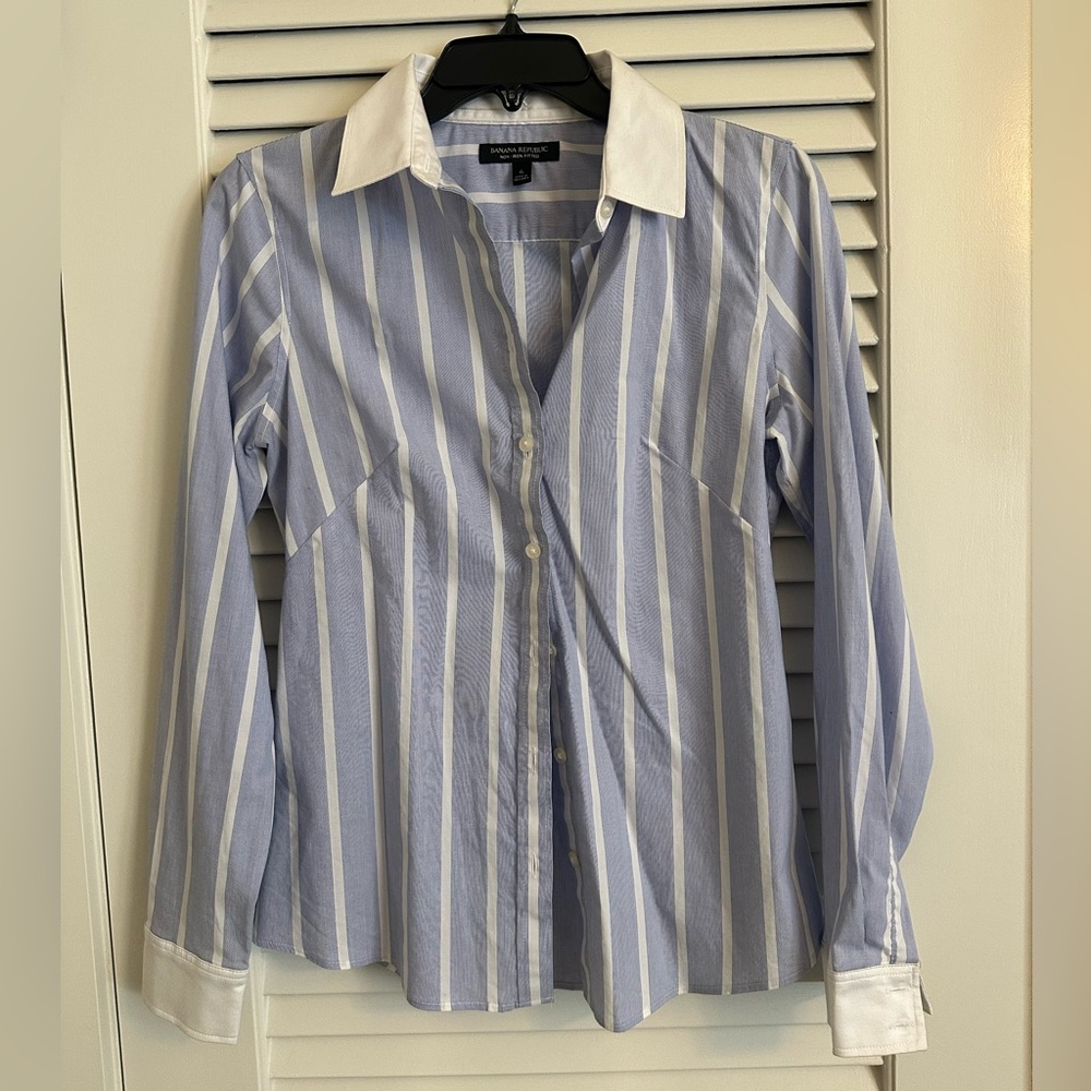 Banana Republic Non-Iron Fitted Shirt in Blue and White
